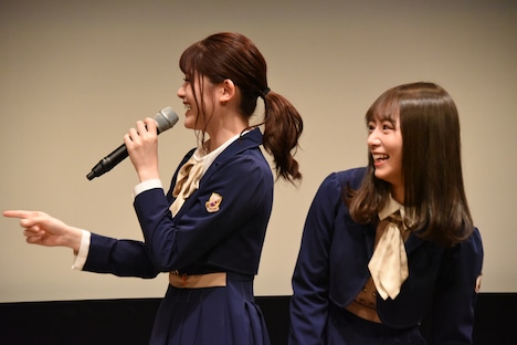 左から松村沙友理、北野日奈子。