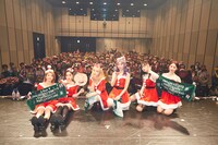「DREAMCATCHER "NIGHTMARES BEFORE CHRISTMAS" 2019」東京公演で撮影された記念写真。（写真提供：ポニーキャニオン）