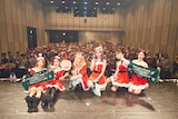 「DREAMCATCHER "NIGHTMARES BEFORE CHRISTMAS" 2019」東京公演で撮影された記念写真。(写真提供:ポニーキャニオン)