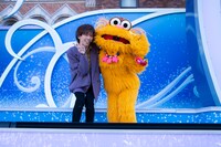 リョウガとゾーイ。（撮影：米山三郎）(c)2019 Sesame Workshop