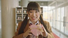 PiXMiX「チョコレート・リグレット」ミュージックビデオのワンシーン。