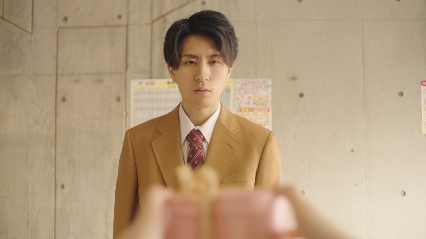 PiXMiX「チョコレート・リグレット」ミュージックビデオのワンシーン。