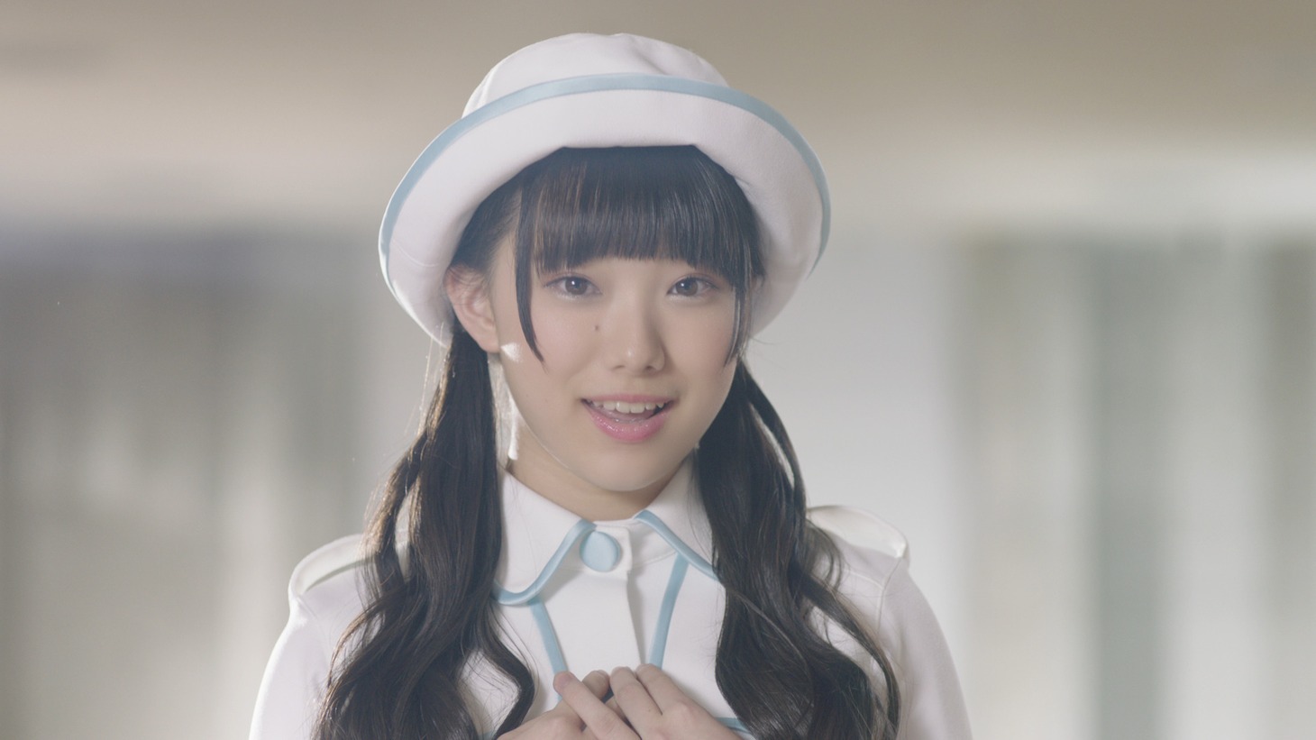 PiXMiX「チョコレート・リグレット」ミュージックビデオのワンシーン。