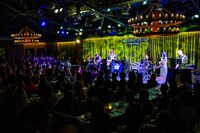 TAKURO「GLAY TAKURO Christmas Live『Journey without a map 2019』」の様子。