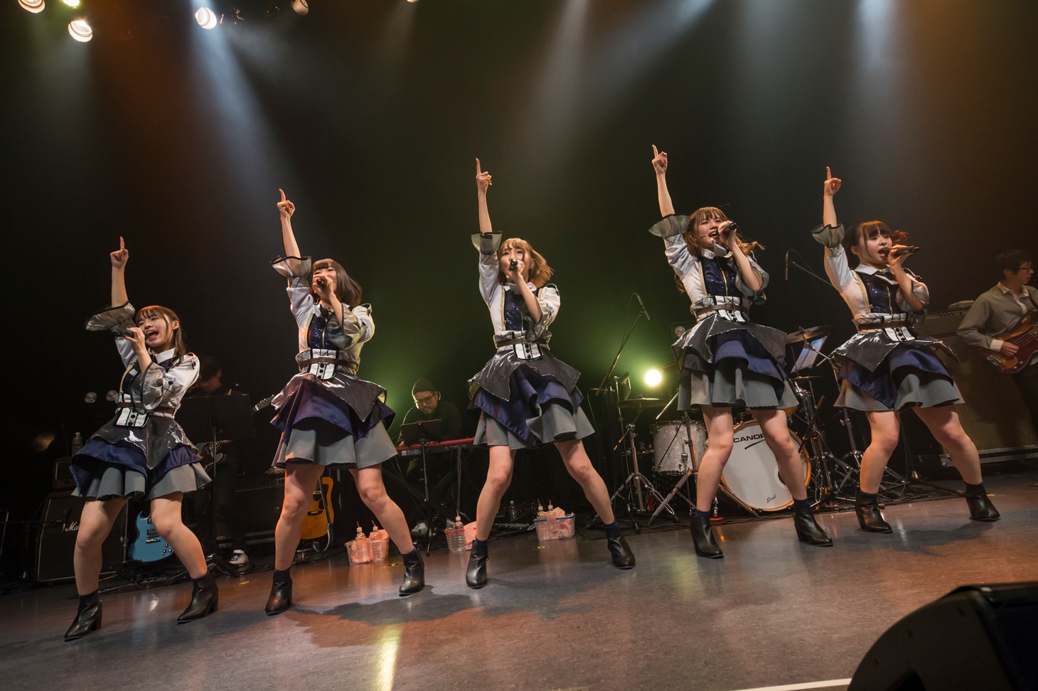 Jewel☆Ciel「アシタミライ」の様子。（写真提供：アクアルナ・エンターテイメント）
