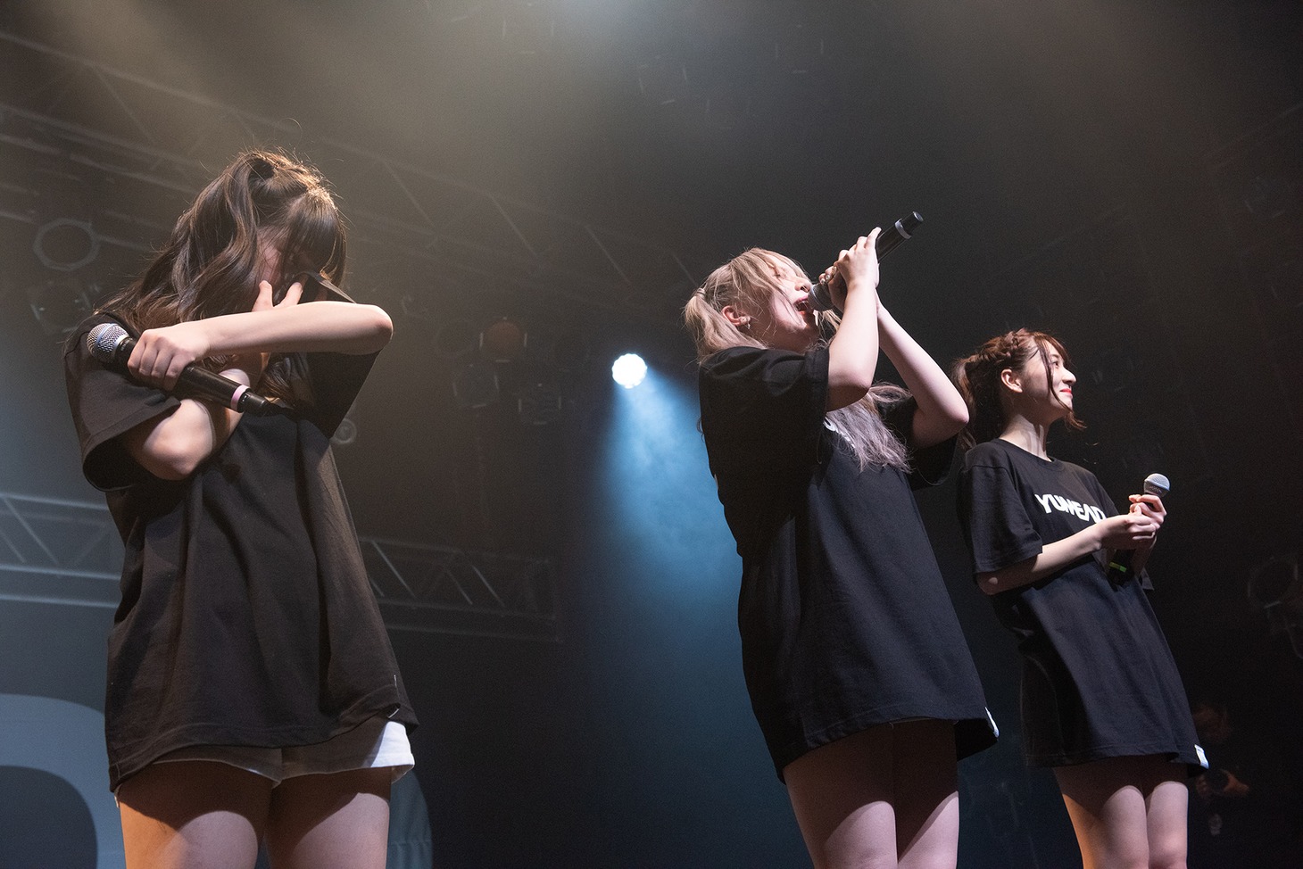 左から山下彩耶、水無瀬ゆき、山口はのん。
