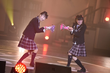 左から有友緒心、吉田爽葉香。共に購買部。