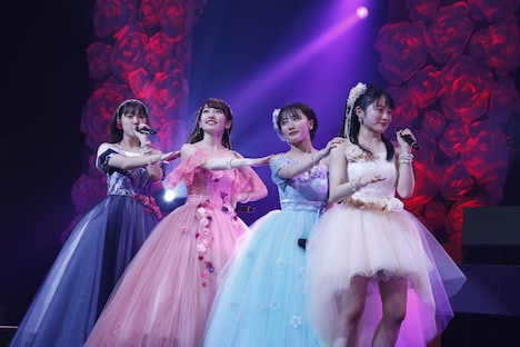 「カントリー・ガールズ ライブ2019 ～愛おしくってごめんね～」の様子。（写真提供：アップフロントグループ）