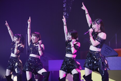 「カントリー・ガールズ ライブ2019 ～愛おしくってごめんね～」の様子。（写真提供：アップフロントグループ）