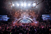 「ももいろクリスマス 2019 ～冬空のミラーボール～」の様子。（Photo by HAJIME KAMIIISAKA＋Z）