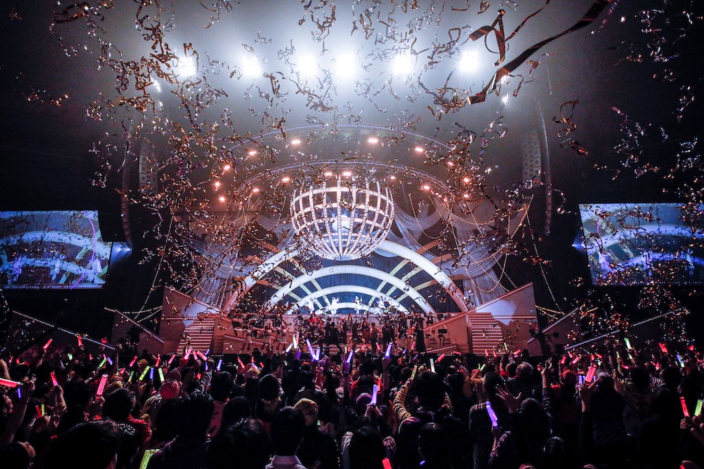 「ももいろクリスマス 2019 ～冬空のミラーボール～」の様子。（Photo by HAJIME KAMIIISAKA＋Z）