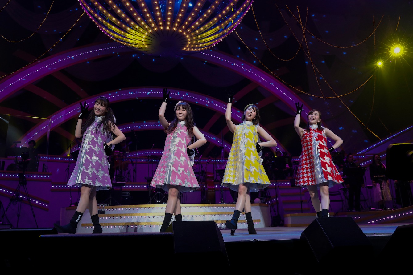 「ももいろクリスマス 2019 ～冬空のミラーボール～」の様子。（Photo by HAJIME KAMIIISAKA＋Z）