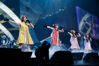 「ももいろクリスマス 2019 ～冬空のミラーボール～」の様子。（Photo by HAJIME KAMIIISAKA＋Z）