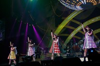 「ももいろクリスマス 2019 ～冬空のミラーボール～」の様子。（Photo by HAJIME KAMIIISAKA＋Z）