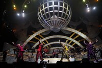 「ももいろクリスマス 2019 ～冬空のミラーボール～」の様子。（Photo by HAJIME KAMIIISAKA＋Z）