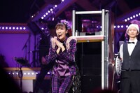 「ももクリ」恒例のマジックショーを披露した高城れに。（Photo by HAJIME KAMIIISAKA＋Z）