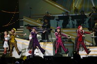 「ももいろクリスマス 2019 ～冬空のミラーボール～」の様子。（Photo by HAJIME KAMIIISAKA＋Z）