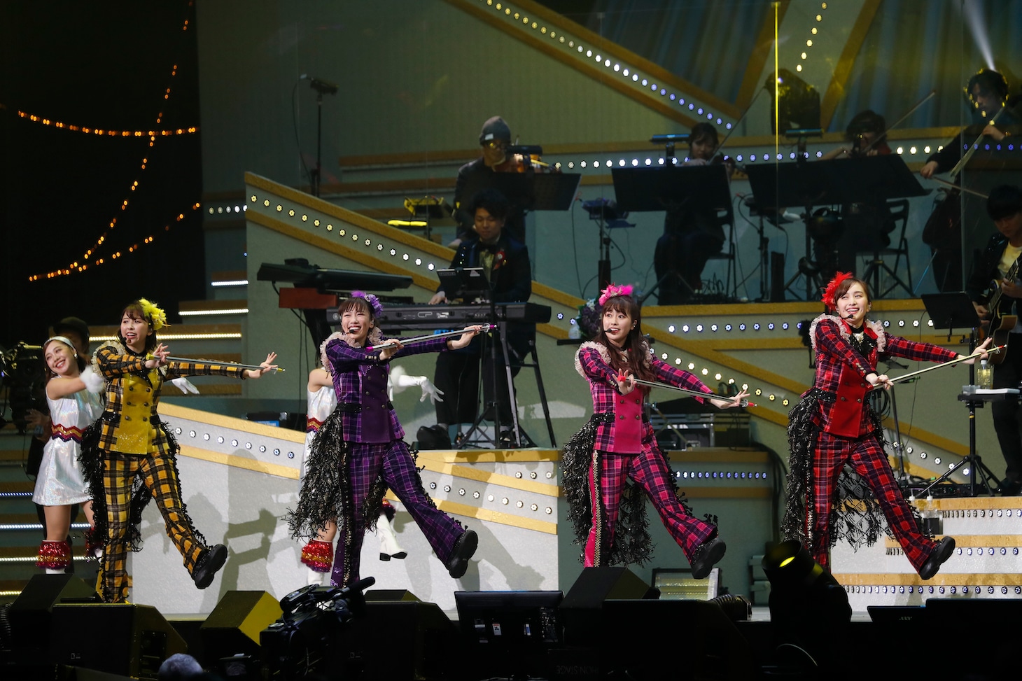 「ももいろクリスマス 2019 ～冬空のミラーボール～」の様子。（Photo by HAJIME KAMIIISAKA＋Z）