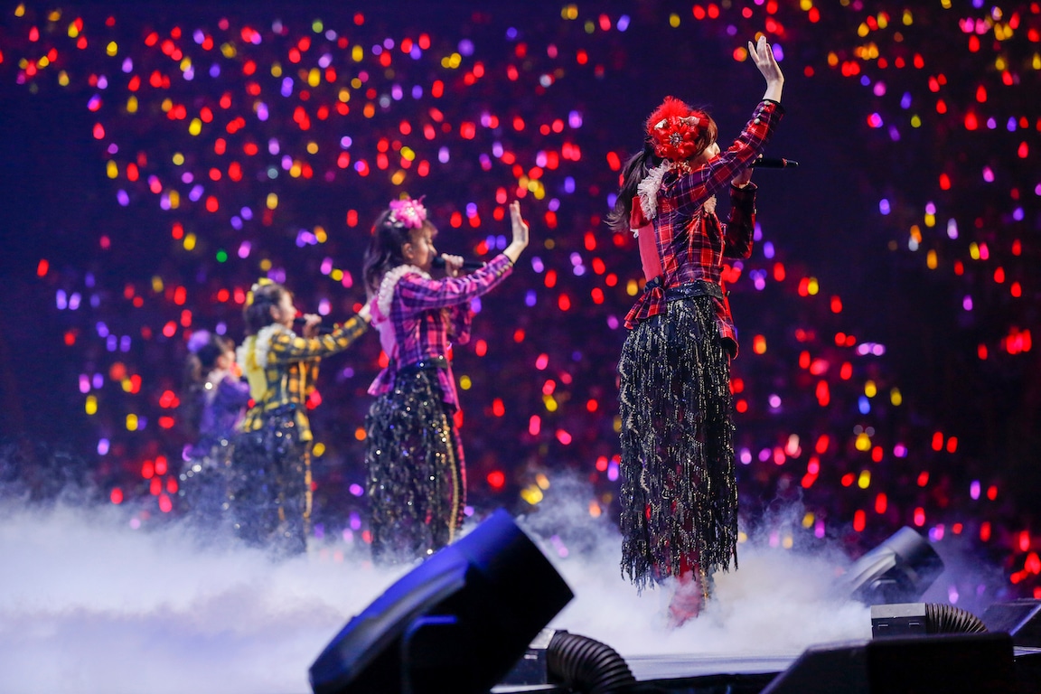 「ももいろクリスマス 2019 ～冬空のミラーボール～」の様子。（Photo by HAJIME KAMIIISAKA＋Z）