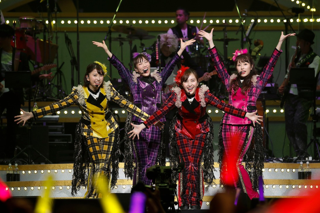 「ももいろクリスマス 2019 ～冬空のミラーボール～」の様子。（Photo by HAJIME KAMIIISAKA＋Z）