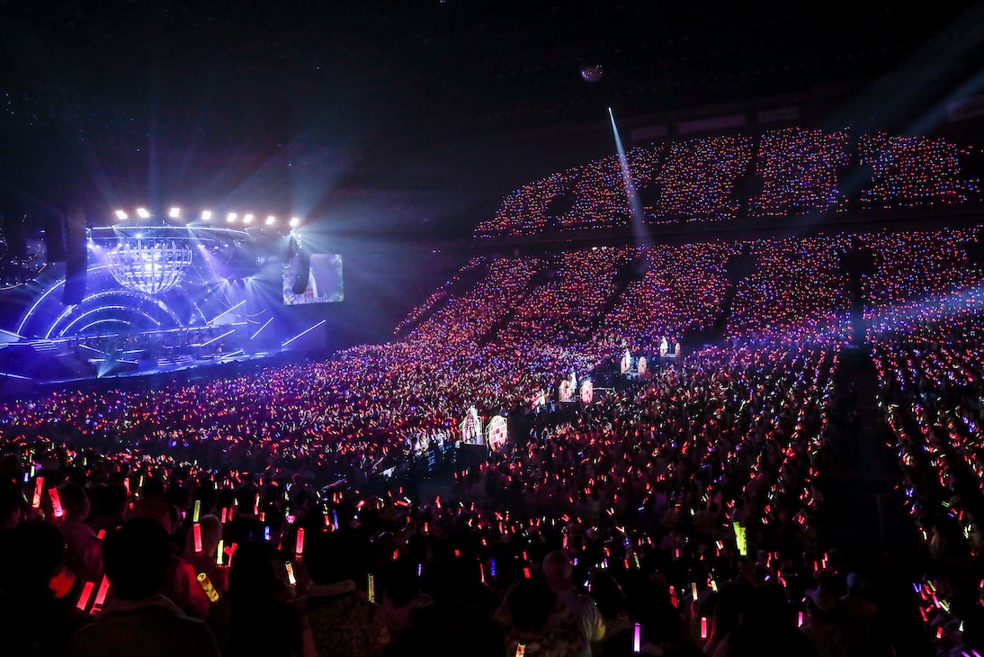 「ももいろクリスマス 2019 ～冬空のミラーボール～」の様子。（Photo by HAJIME KAMIIISAKA＋Z）