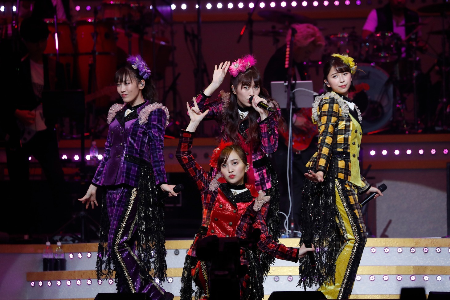 「ももいろクリスマス 2019 ～冬空のミラーボール～」の様子。（Photo by HAJIME KAMIIISAKA＋Z）