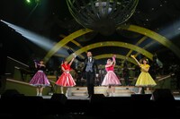 「ももいろクリスマス 2019 ～冬空のミラーボール～」の様子。（Photo by HAJIME KAMIIISAKA＋Z）