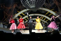 「ももいろクリスマス 2019 ～冬空のミラーボール～」の様子。（Photo by HAJIME KAMIIISAKA＋Z）