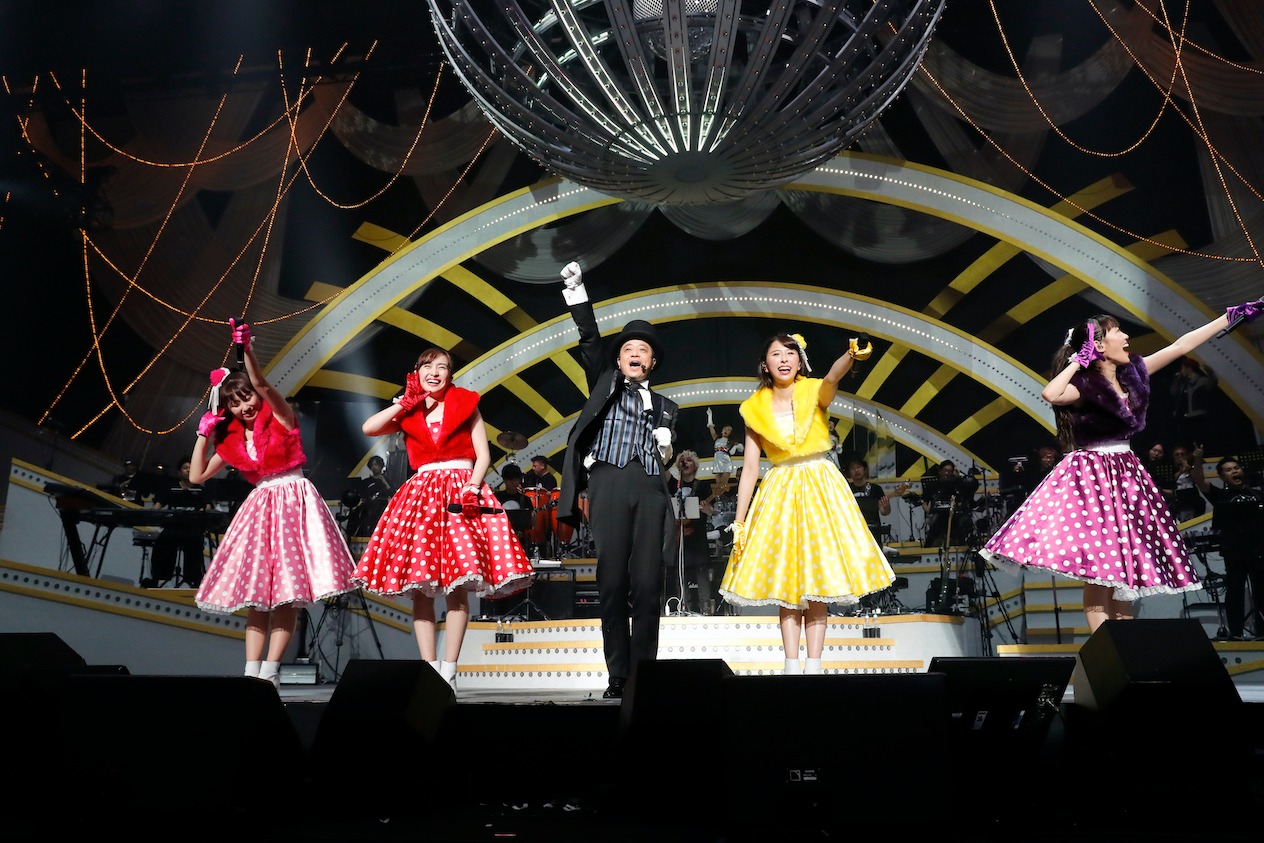 「ももいろクリスマス 2019 ～冬空のミラーボール～」の様子。（Photo by HAJIME KAMIIISAKA＋Z）