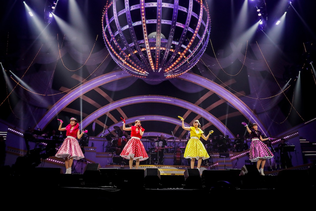 「ももいろクリスマス 2019 ～冬空のミラーボール～」の様子。（Photo by HAJIME KAMIIISAKA＋Z）