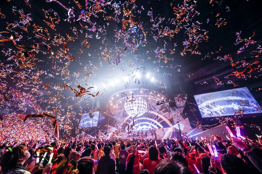 「ももいろクリスマス 2019 ～冬空のミラーボール～」の様子。（Photo by HAJIME KAMIIISAKA＋Z）