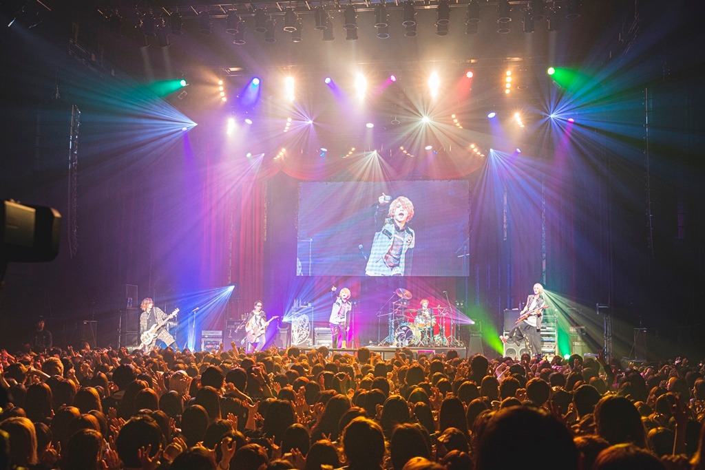 vistlipのライブの様子。