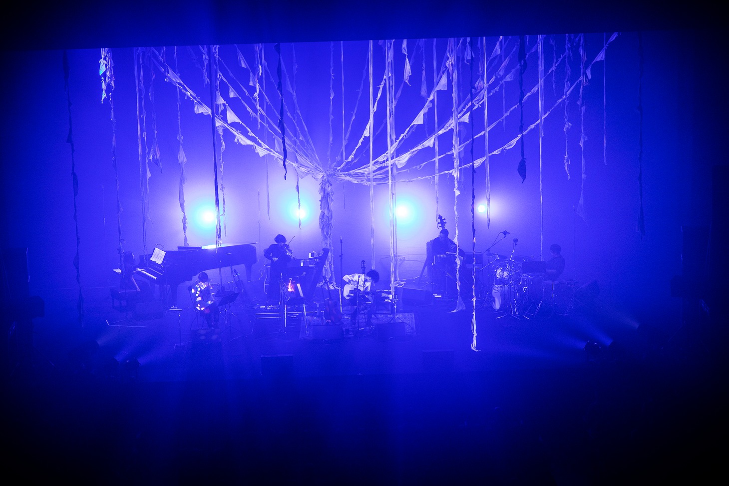 TK（凛として時雨）「Bi-Phase Brain "R side"」Bunkamuraオーチャードホール公演の様子。（撮影：岡田貴之）