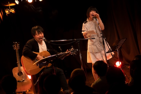 左から曽我部恵一、後藤まりこ。（撮影：石垣星児）