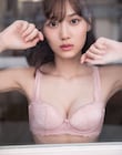 「見えちゃったらどうしよう」乃木坂46山下美月、窓越しのランジェリーカット公開
