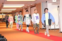 レッドカーペットを歩くDA PUMP。