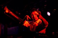 石野卓球（撮影：タイコウクニヨシ）