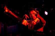 石野卓球（撮影：タイコウクニヨシ）