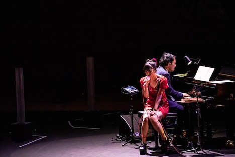 左から大森靖子、sugarbeans。（Photo by Masayo）