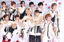 SixTONESとSnow Manの会見の様子。