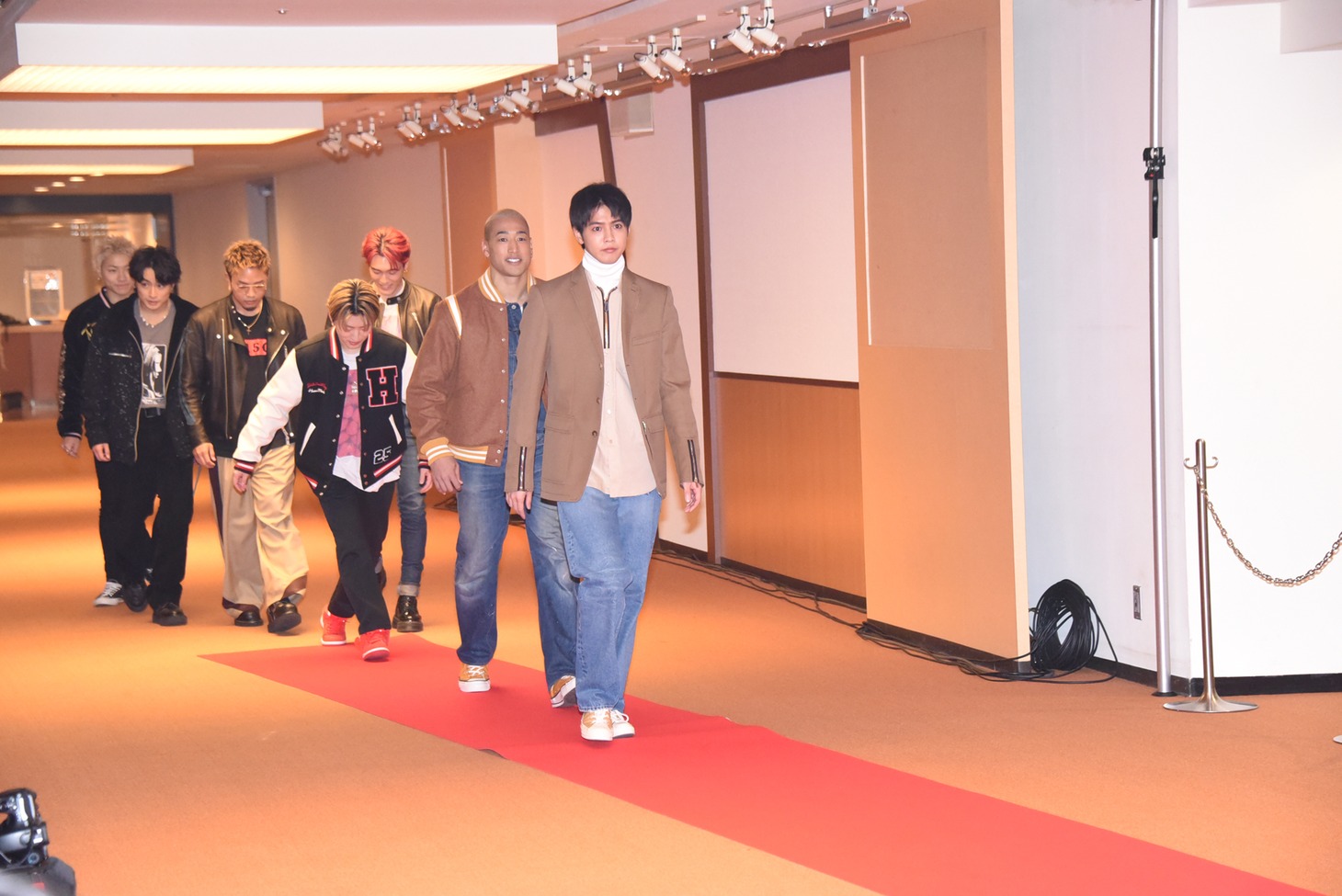 レッドカーペットを歩くGENERATIONS from EXILE TRIBE。