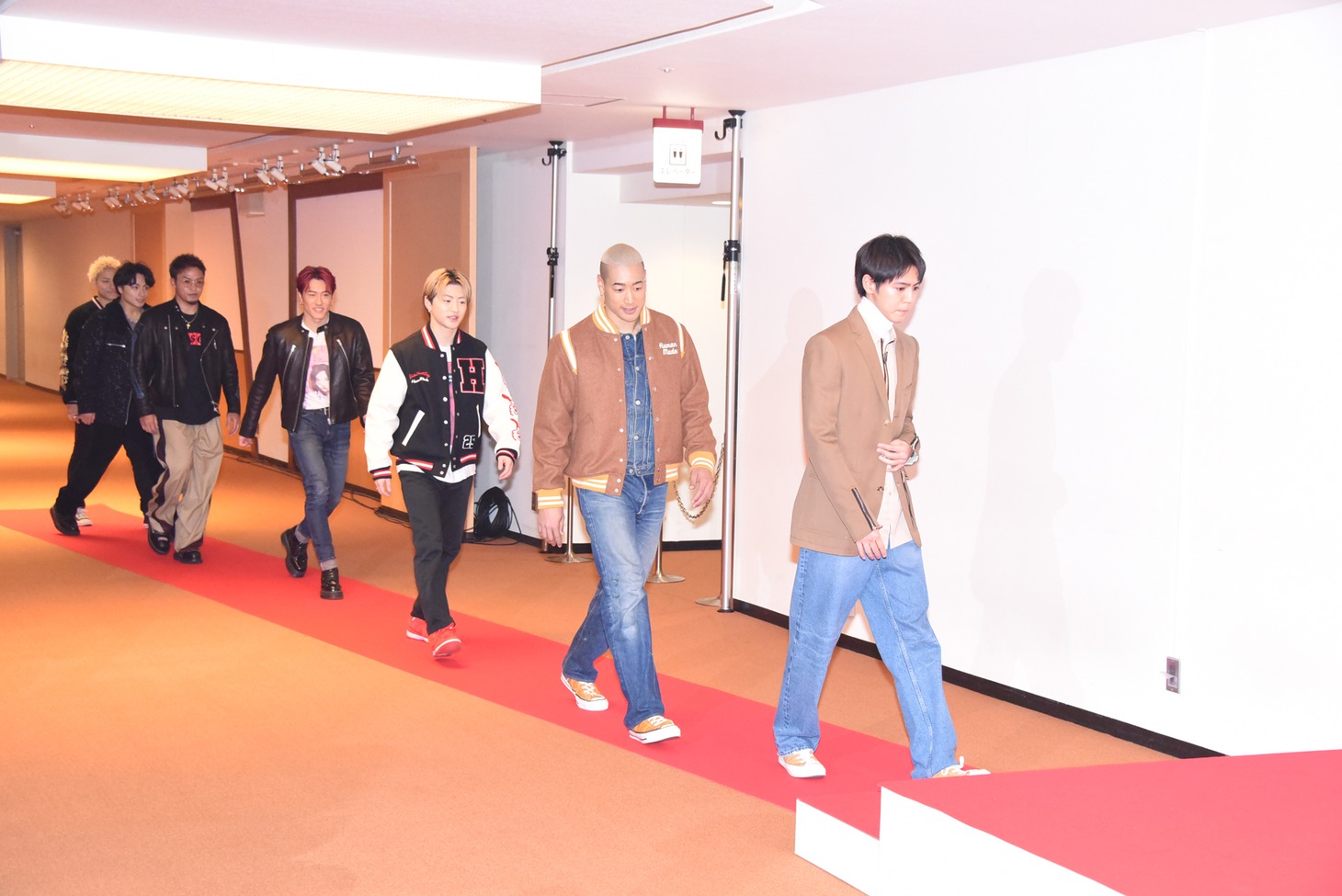 レッドカーペットを歩くGENERATIONS from EXILE TRIBE。