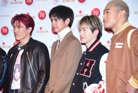 左から中務裕太、片寄涼太、佐野玲於、関口メンディー。