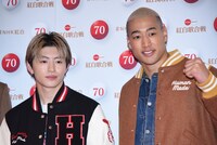 左から佐野玲於、関口メンディー。