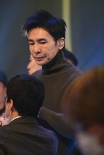 リハーサル中の郷ひろみ。