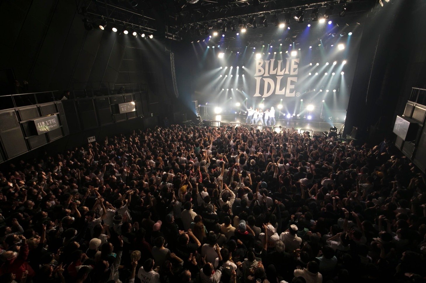 BILLIE IDLE「BILLIE IDLE TOUR LAST ORGY」マイナビBLITZ赤坂公演の様子。（写真提供：オツモレコード）
