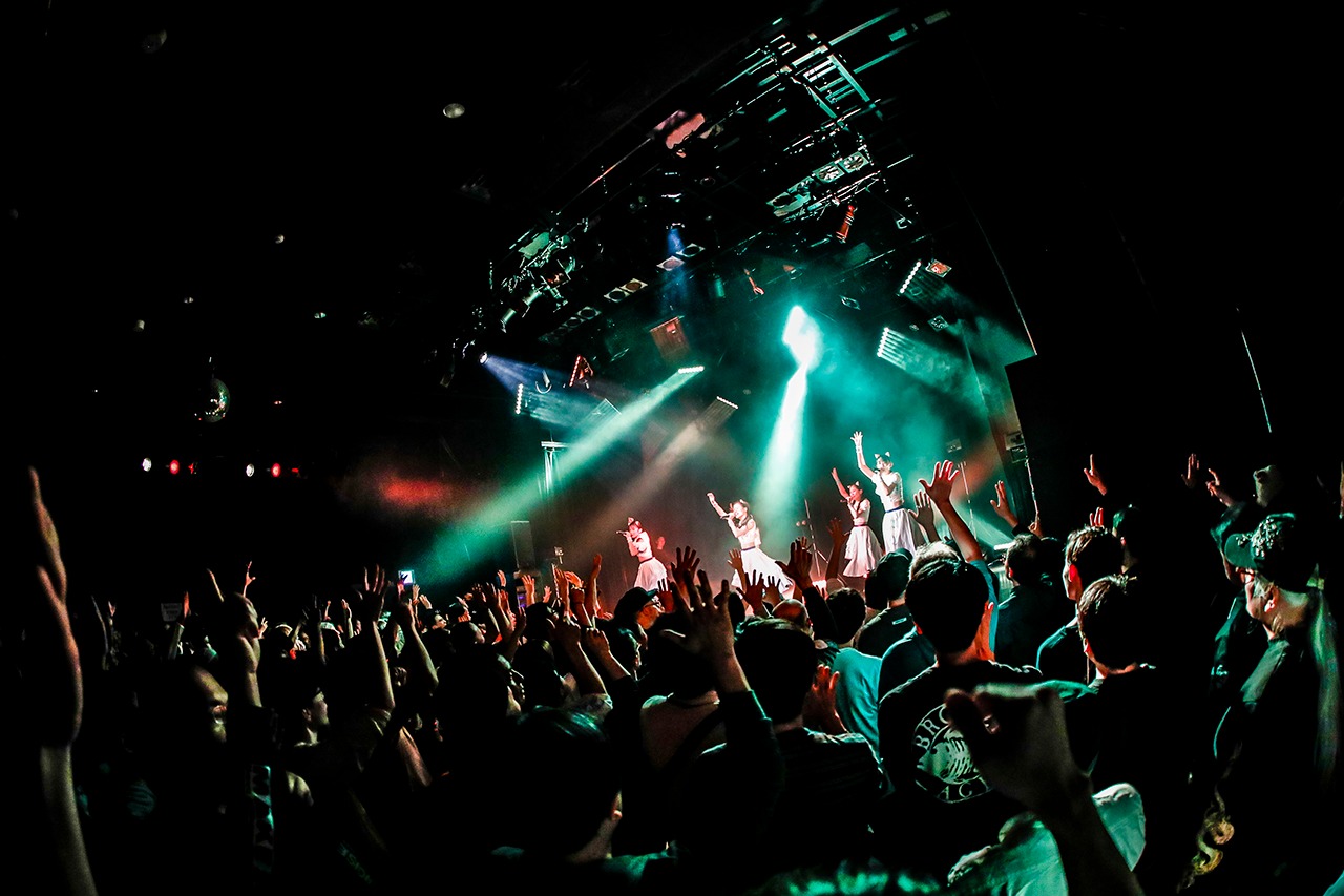 「Devil ANTHEM. 5th Anniversary ONEMAN LIVE“未来とは、今である～The future is now.～”」の様子。（写真提供：エイジアプロモーション）