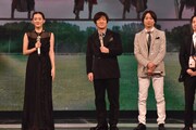 左から綾瀬はるか、内村光良、櫻井翔。