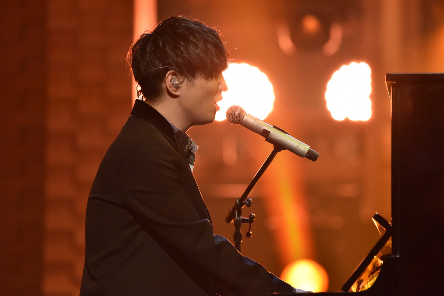 藤原聡（Vo, Piano / Official髭男dism）