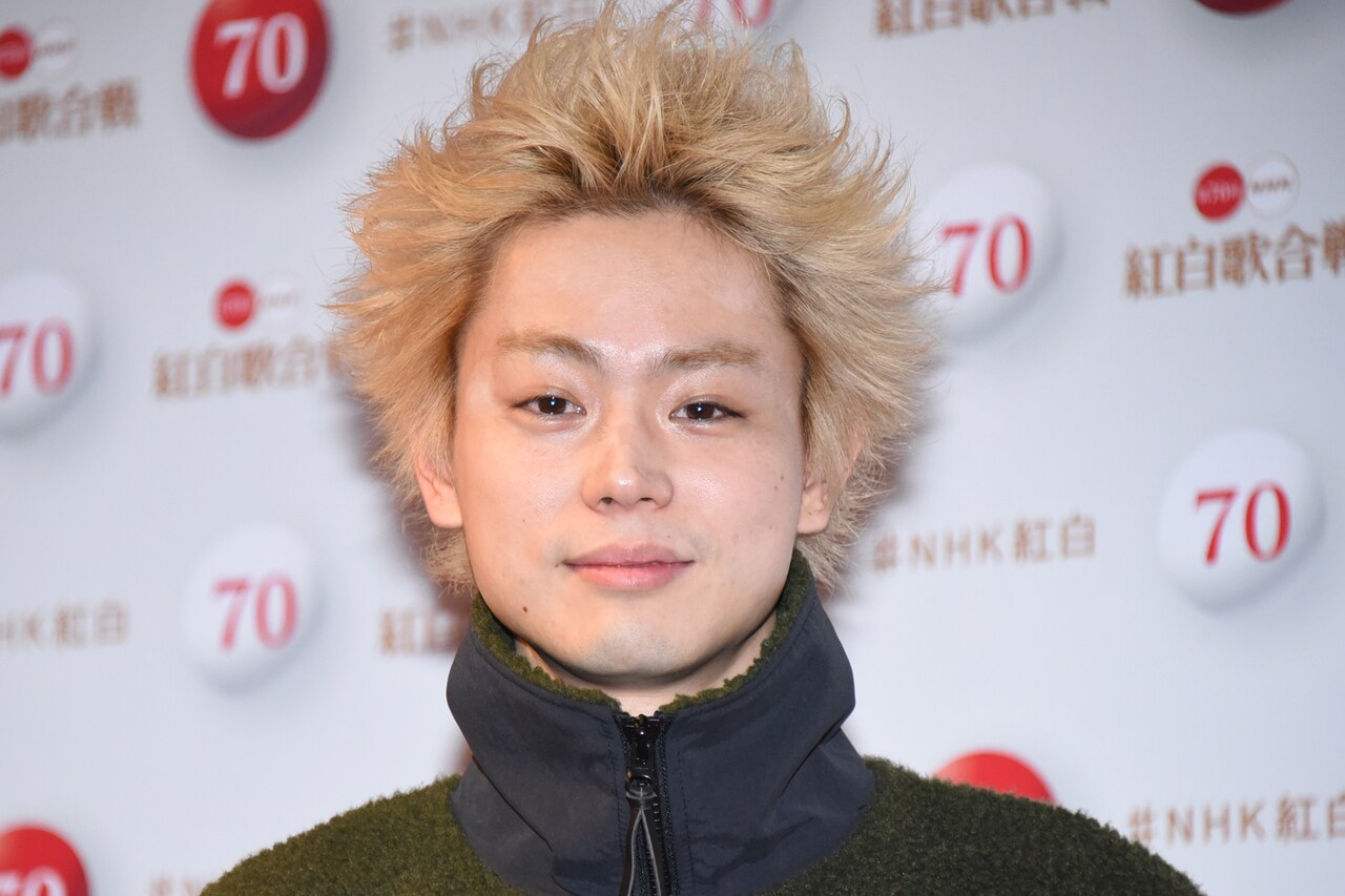 菅田将暉 - 菅田将暉「すごいところに来た」“紅白仕様”の白髪で臨む